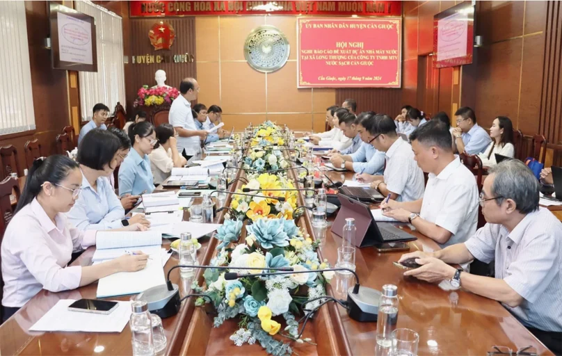 Hình ảnh hoạt động D-ICI — trao đổi quanh bàn họp